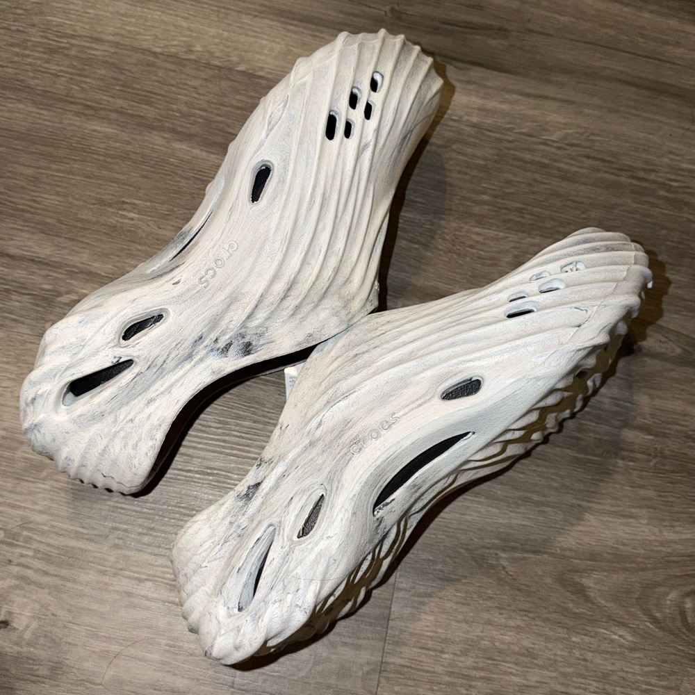 Crocs Echo Wave Marbled white clogs